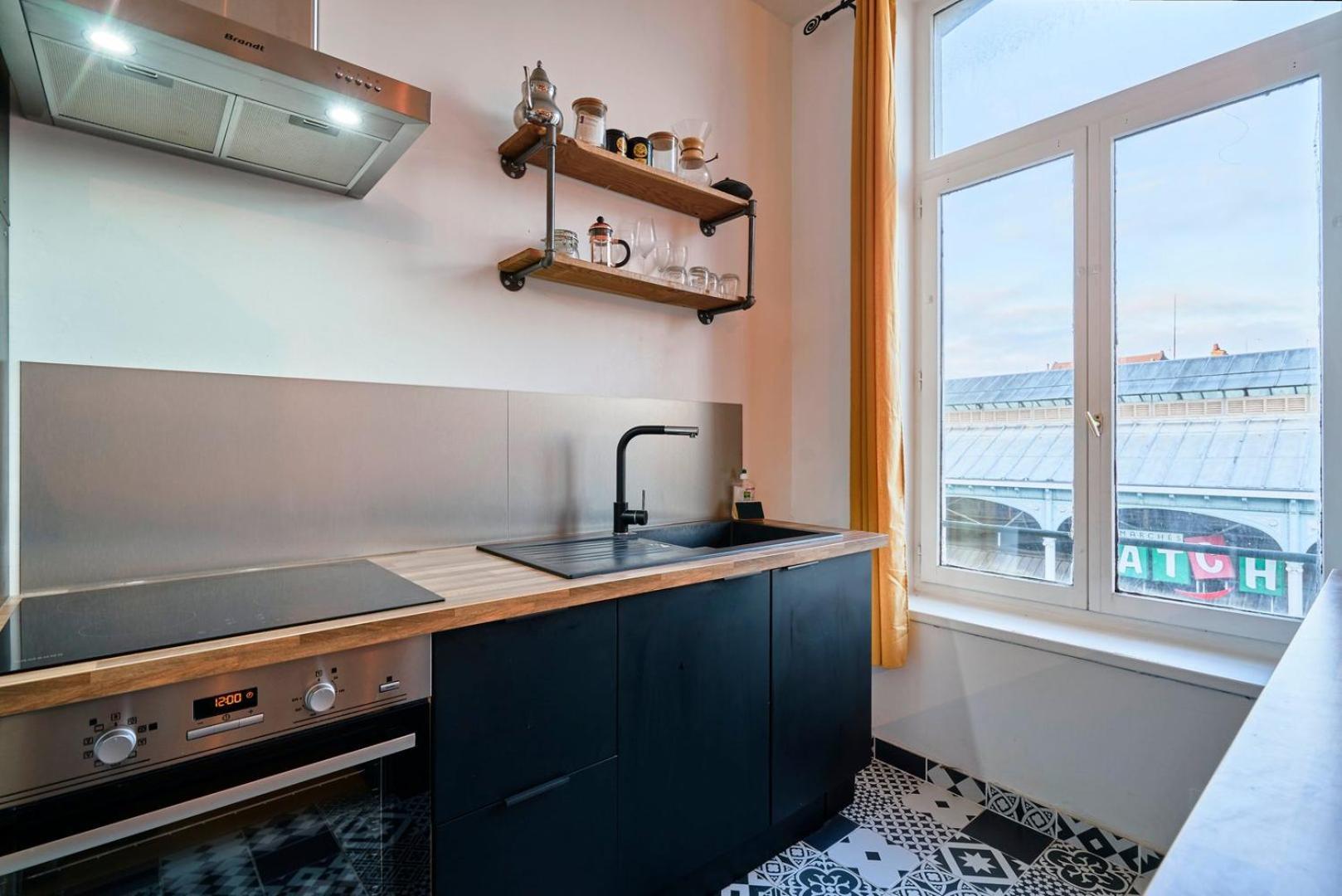 1 Bedroom Apartment Near Metro, Shops & Schools ليل المظهر الخارجي الصورة