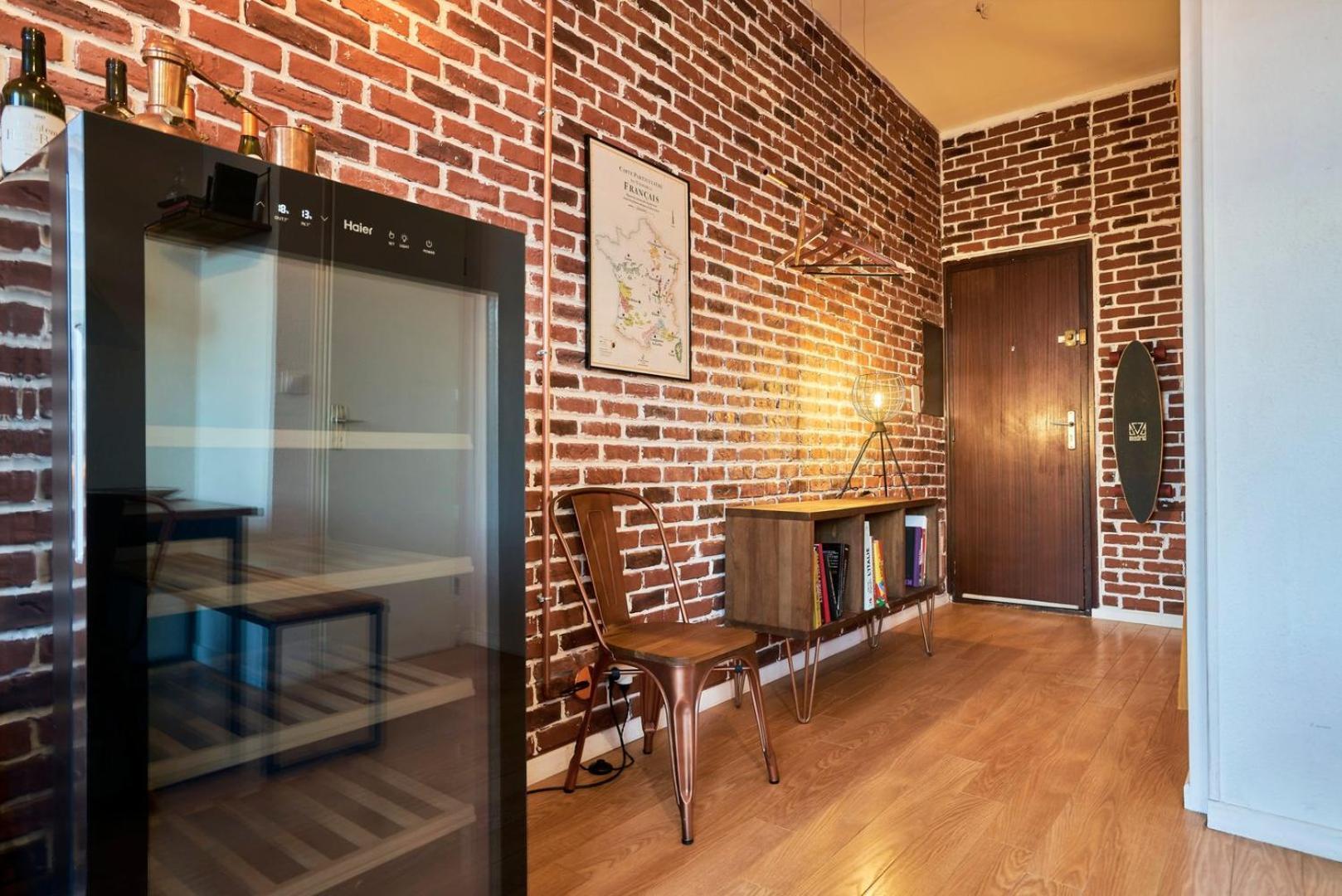1 Bedroom Apartment Near Metro, Shops & Schools ليل المظهر الخارجي الصورة